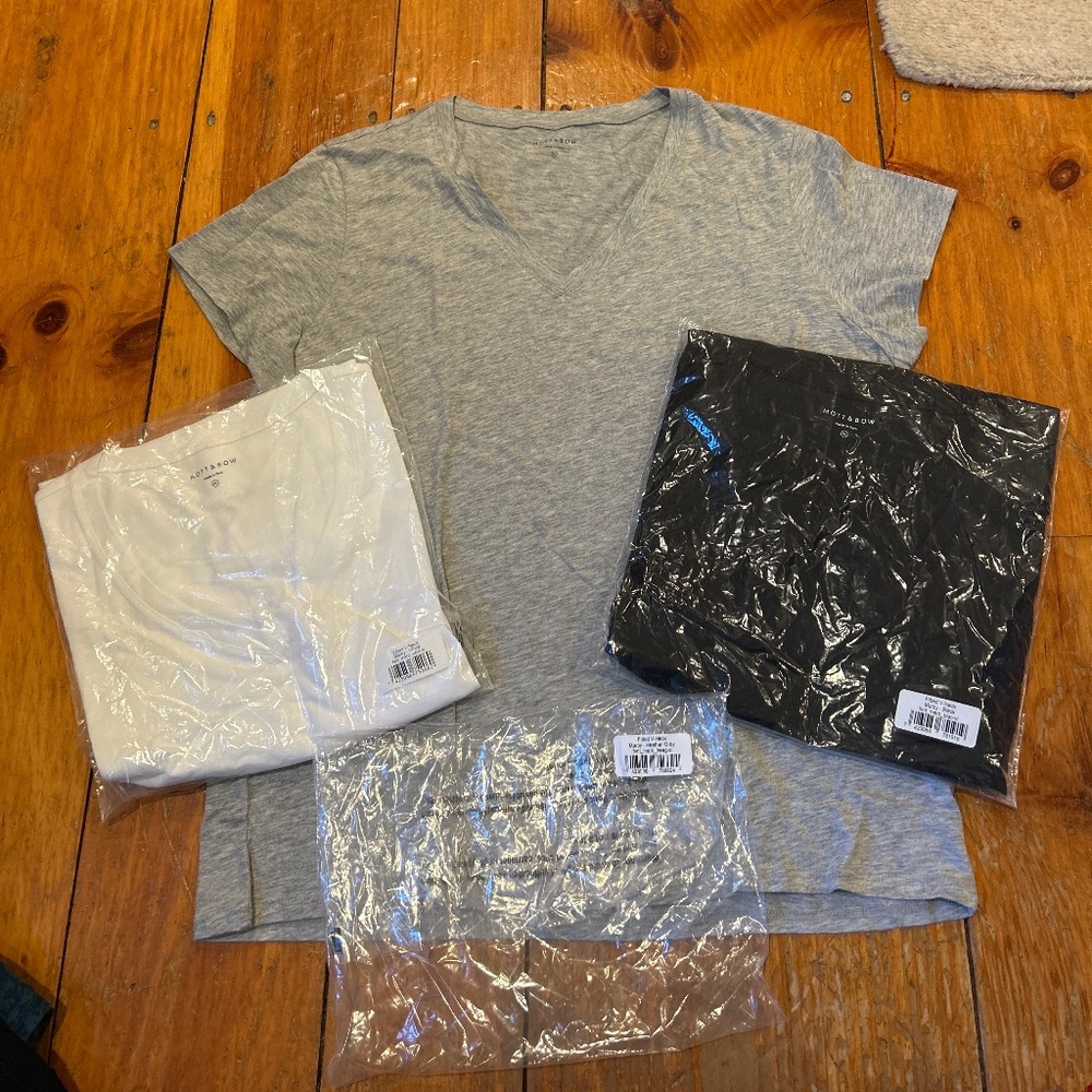 3 Pack of NWT Mott & Bow Marcy Fitted V-Neck Tees XL